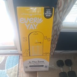 NEW
EVERY YAY "IM THE ZONE" 
EXTRA-TALL WALK THROUGH PET GATE