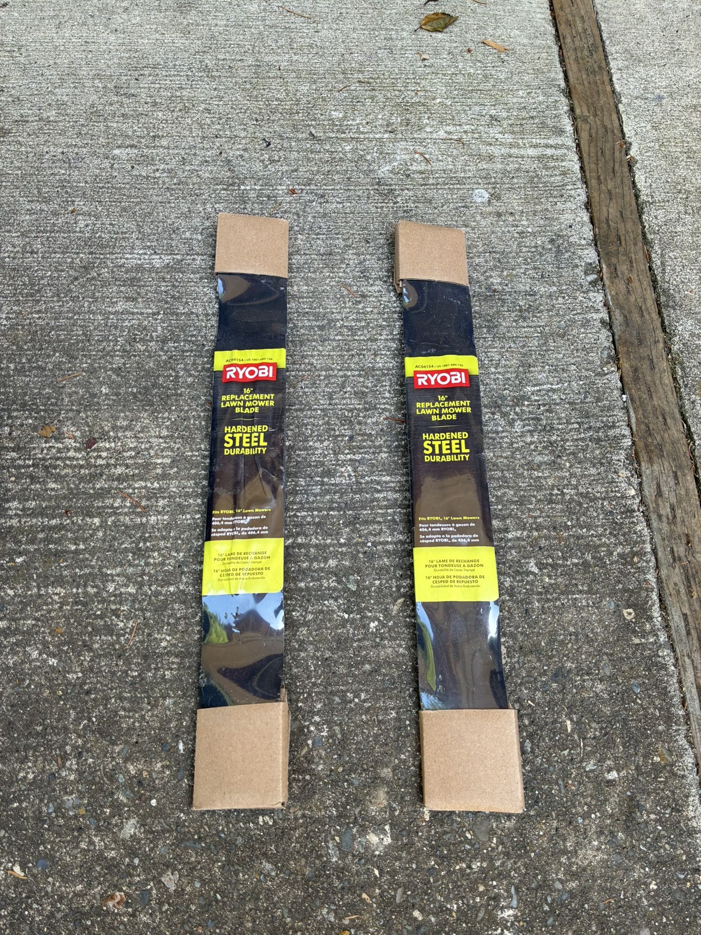 Ryobi 16in Replacement Lawnmower Blade - 2 Pack