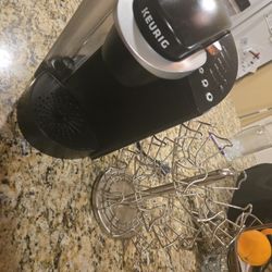 Keurig Coffee Machine With Coffee Pod Rack