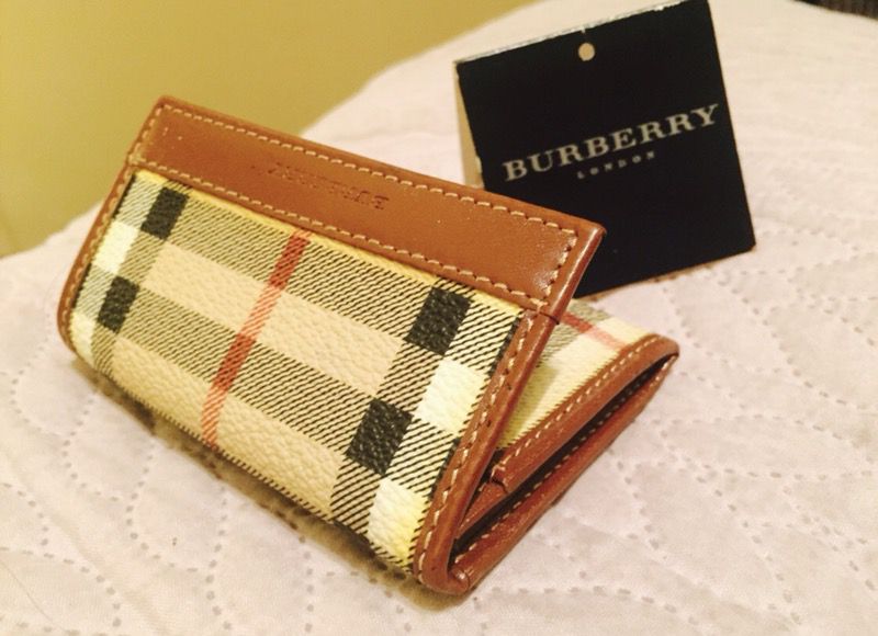 Burberry wallet - new , great condition