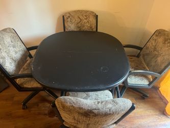Dining room table w/ 4 roller chairs