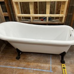 Kingston Brass Acrylic Clawfoot Tub 