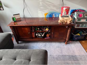 Center table used. Sold as is. Pick up only.