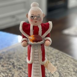 2006 Mrs. Claus Nutcracker Holding Turkey Edition 6318/8634 Red Wooden