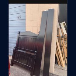 🎁TWIN SIZE BLACK COLOR BED FRAME🎁