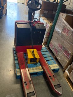 Raymond Pallet Jack