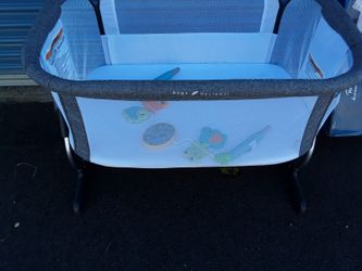 Baby's Crib with Changing Station New.