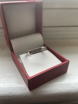 14K White Gold Ring With Diamonds 