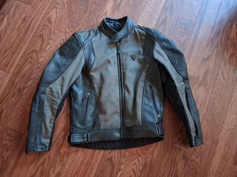 REVIT MENS LEATHER PADDED MOTORCYCLE JACKET. SIZE 48