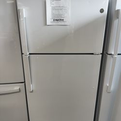 33” White Garage Ready Top Freezer Refrigerator 