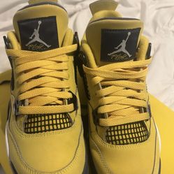 JORDAN RETRO 4