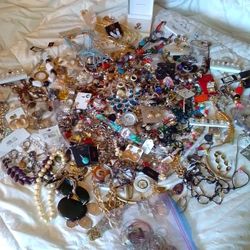 2 5 Or 10 Pound Mystery Bag Of New And Used Jewelry