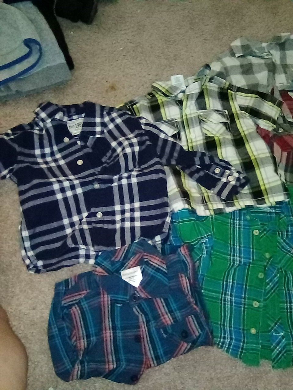 A total of 11 baby boy shirts for only 5$