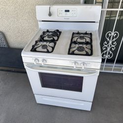 Stove And Dishwasher 