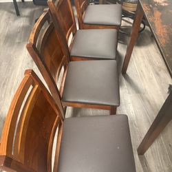 4 Kitchen Chairs 