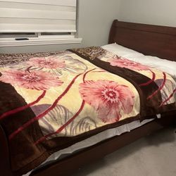 Queen bed and box spring with 6 drawer dresser 