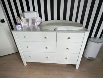 6 drawer wood dresser. Basically new