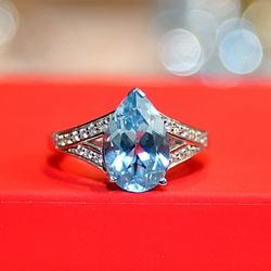 Gorgeous Sky Blue Topaz Sterling Silver Ring 