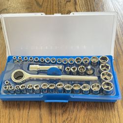 36 PCS SOCKET AND RATCHET SET