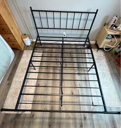 Metal bed frame
