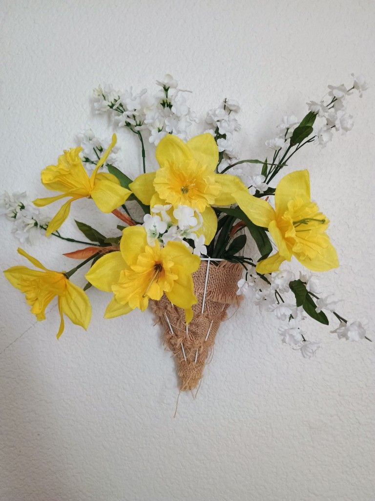 Hummingbird/Flower Wall Art