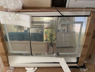 48 X 32 Mirror With Lights