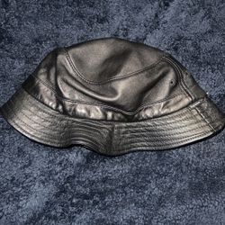 Supreme Leather Bucket M/L
