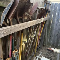 Miscellaneous Shovels And Rakes 