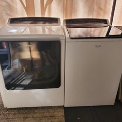 Whirlpool Large Capacity Washer & Electric Dryer Set