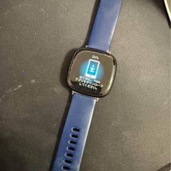 FITBIT VERSA 3 FITNESS TRACKER AND CHARGER
