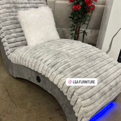 CHAISE LOUNGER 