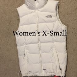 NORTH FACE / 700 Puffy Vest Snow Coat Jacket / Women's X-Small (XS) / Retails $220 +Tax / Brand New w/ Tags! / Snow White 
