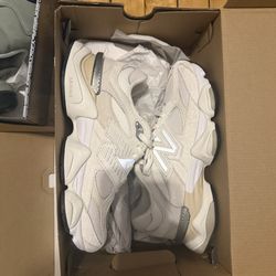 New balance 5.5y brand new