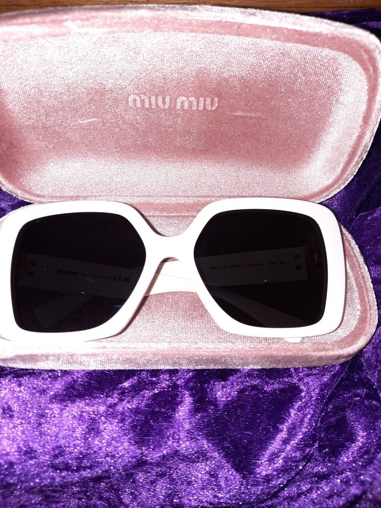 Miu Miu Luxury New Condition $250