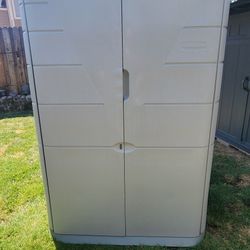 Rubbermaid Storage Shed Like New Coat 600$ Take 400$ Cash