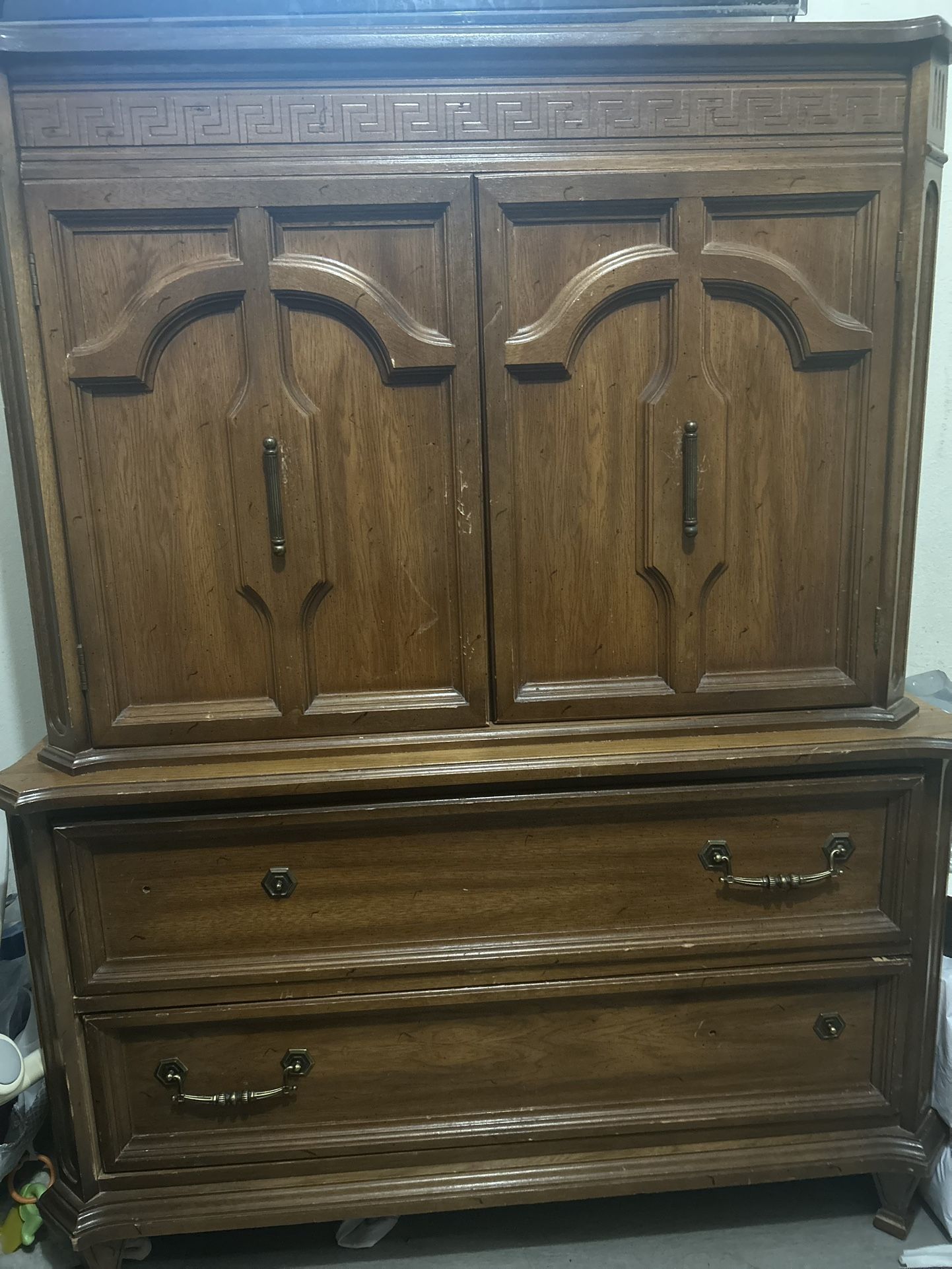 Brown wood vintage Dresser