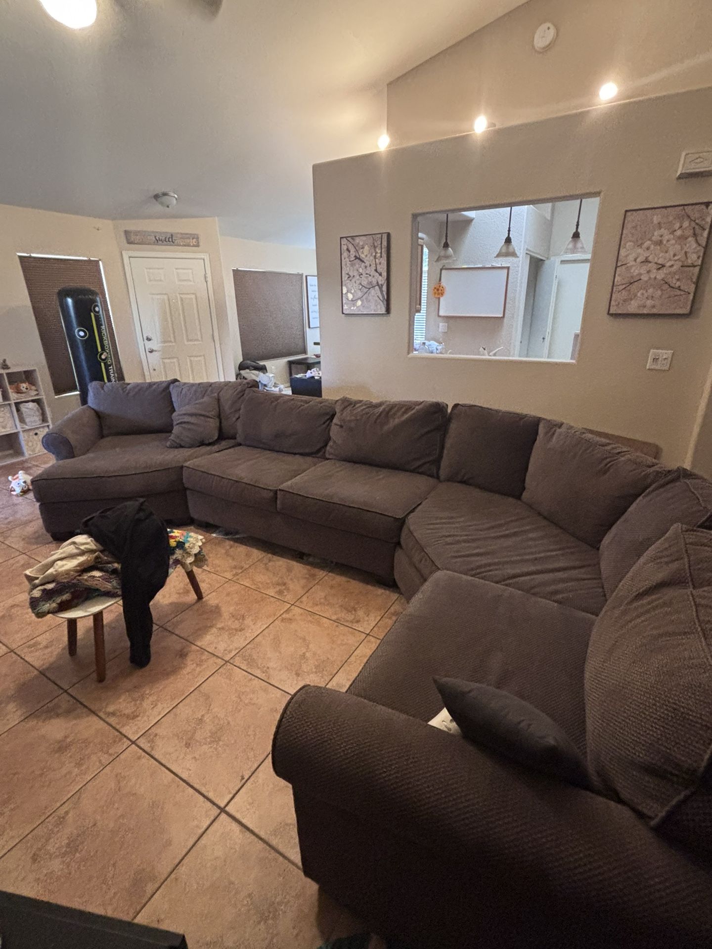 Couch Sectional Big With Minimal Damage 