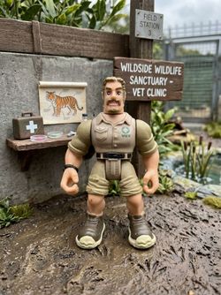 Vintage Playskool Rainforest Cafe Vet Safari 4- inch figure