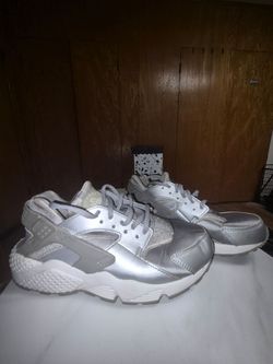 Nike Air Huarache Silver Sneakers 8 1/2