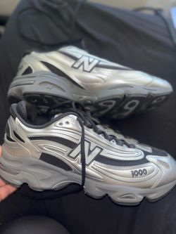 New balance silver and black men’s 9.5