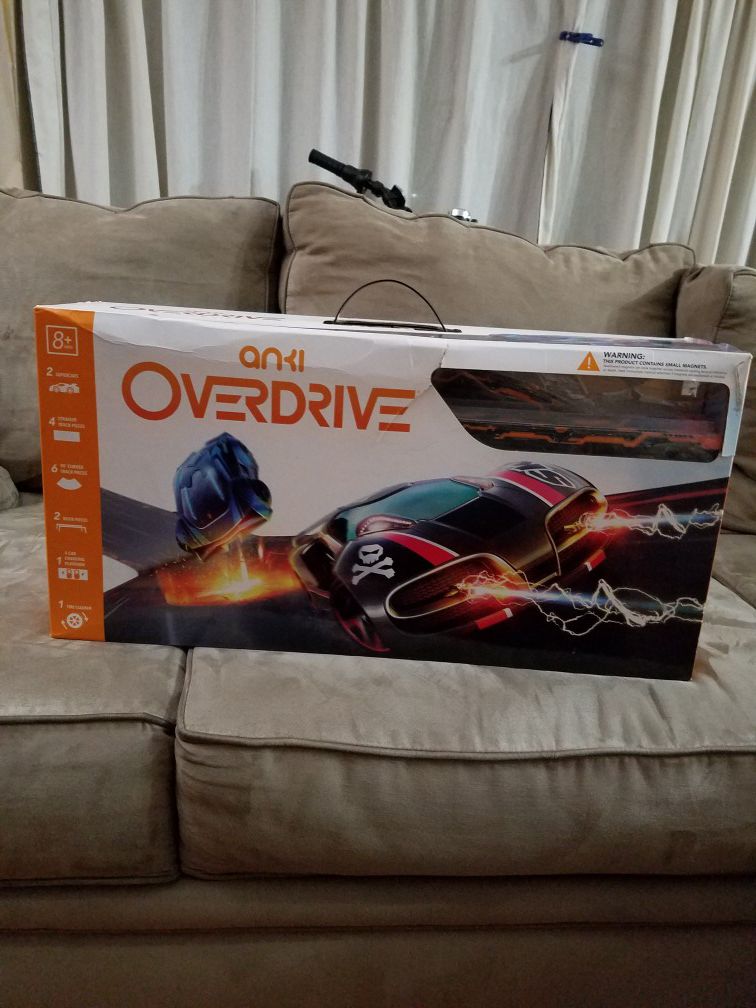 Anki overdrive racetrack with 4 cars