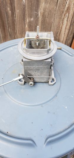 Predator carburetor from the 1980, if you dont know this item, it is a special purpose carb. Bolts to anything that likes up 1000 cfm.