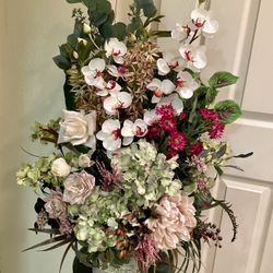 GORGEOUS  FLOWER ARRANGEMENT