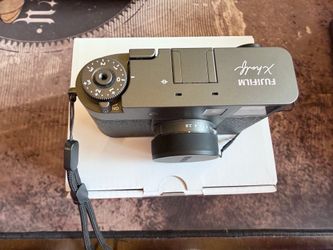 FUJIFILM X half Digital Camera (Charcoal Silver)