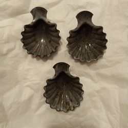 3 ANTIQUE ENAMEL  HAND MADE OYSTER PADDY 