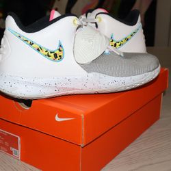 Nike Kyrie Flytrap  (7Y)