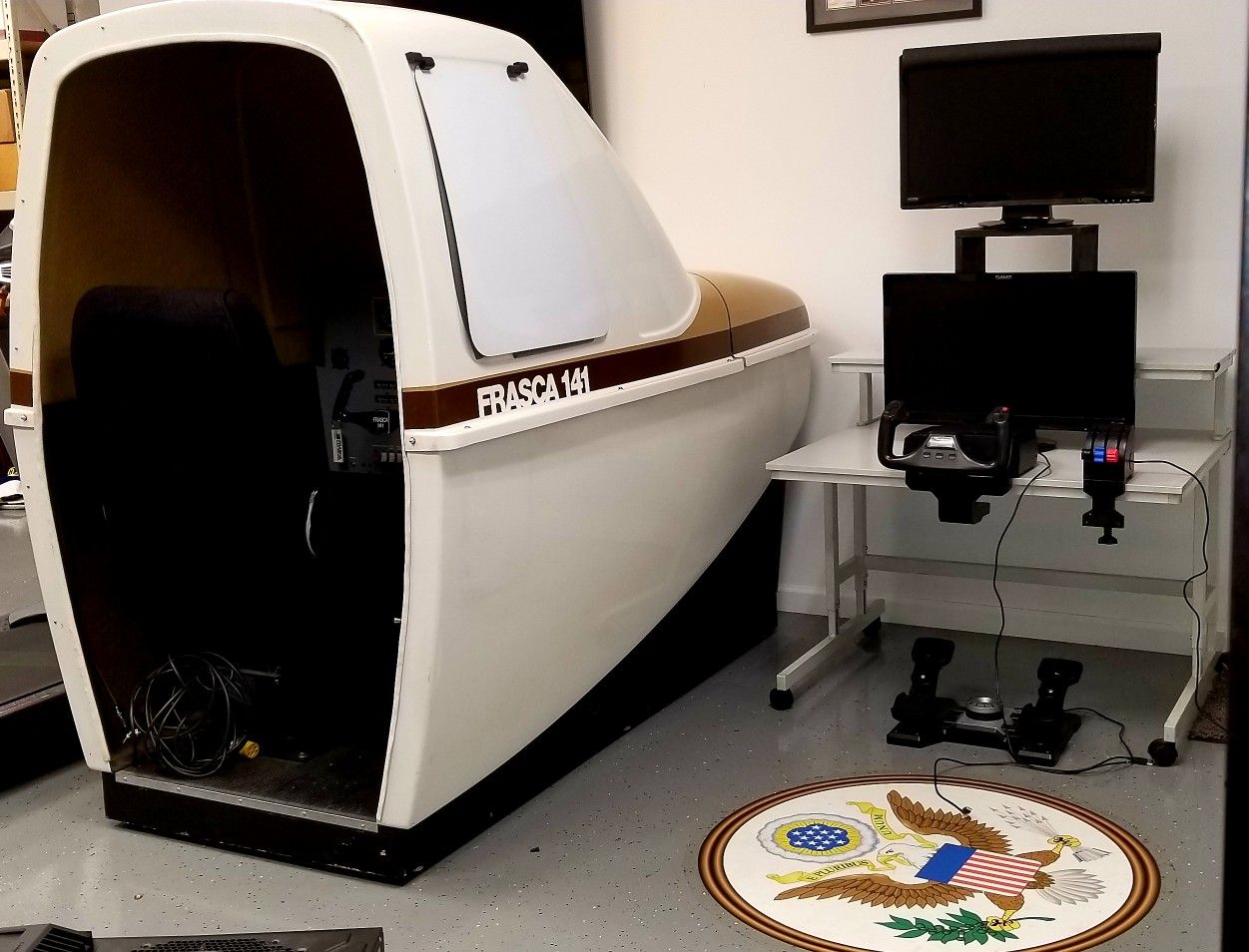 Frasca 141 sim fully functional AATD flight simulator and gist training instructor station. FAA approved