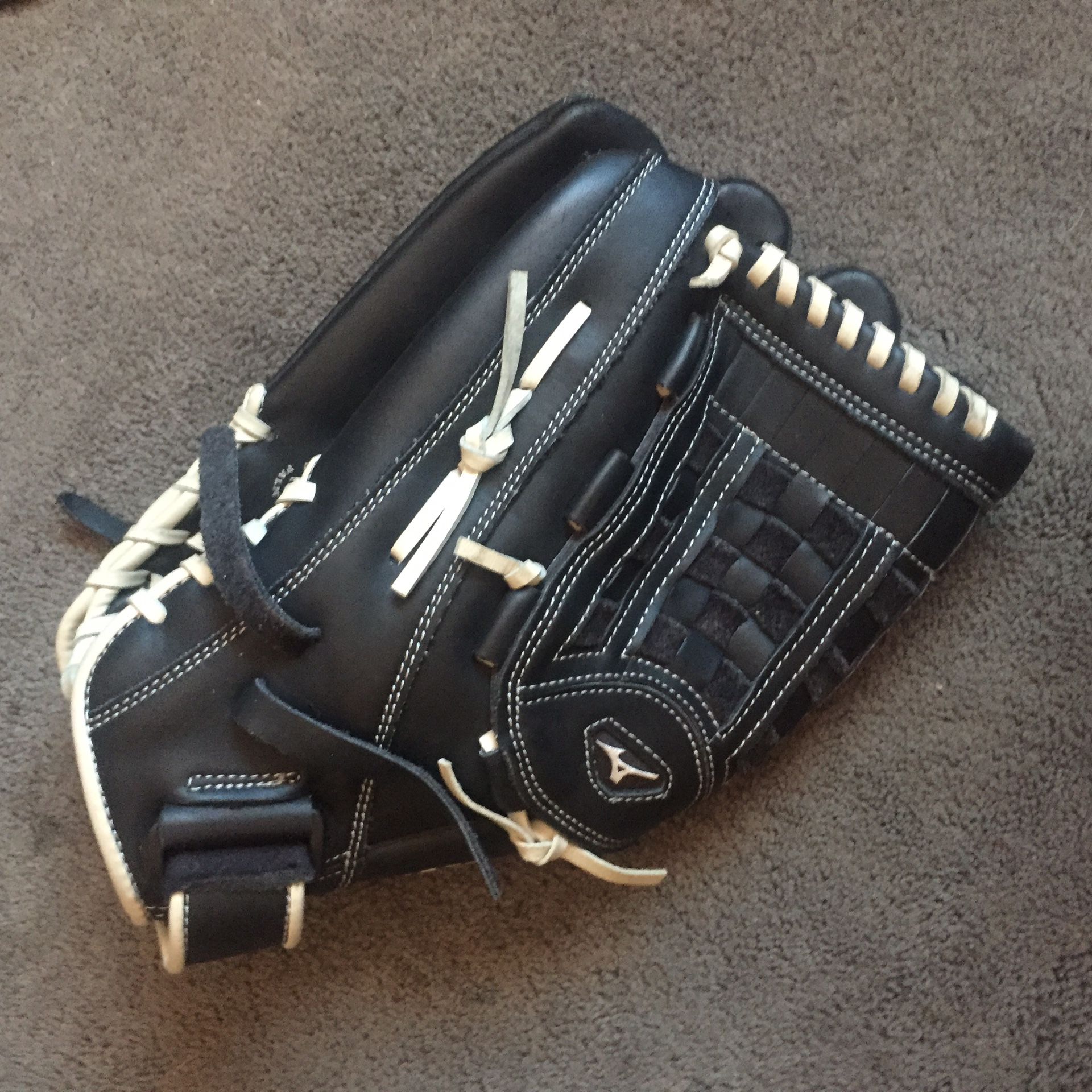 Mizuno Shadow Series 14" Softball Glove