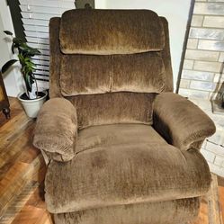 LA-Z-BOY POWER WALL RECLINER LIKE NEW