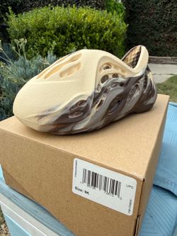 Yeezys Foam Runner Cream Clay Size 9k Brand New